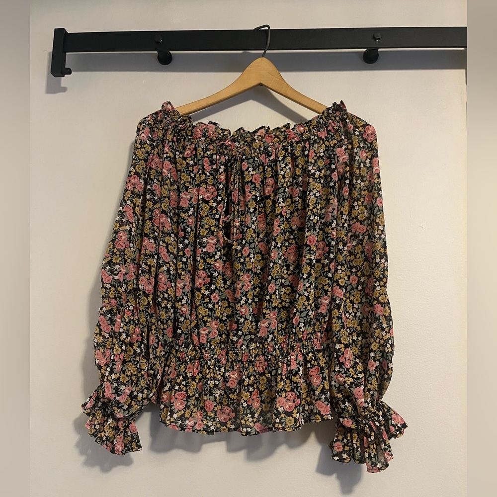 &Merci Off The Shoulder Floral Blouse. Size Small